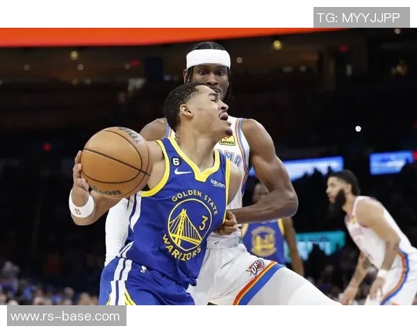 季后赛激战雷霆对决勇士球迷热议精彩瞬间与战术分析